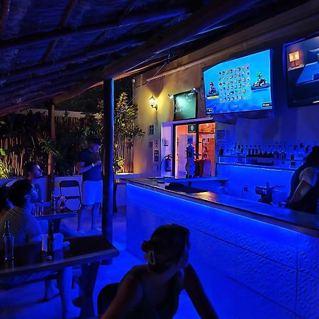 New Friends Hostel & Bar Adults Only 바야돌리드 외부 사진