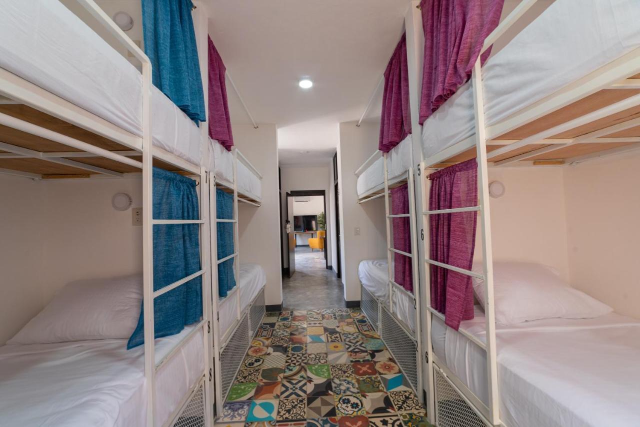 New Friends Hostel & Bar Adults Only 바야돌리드 외부 사진