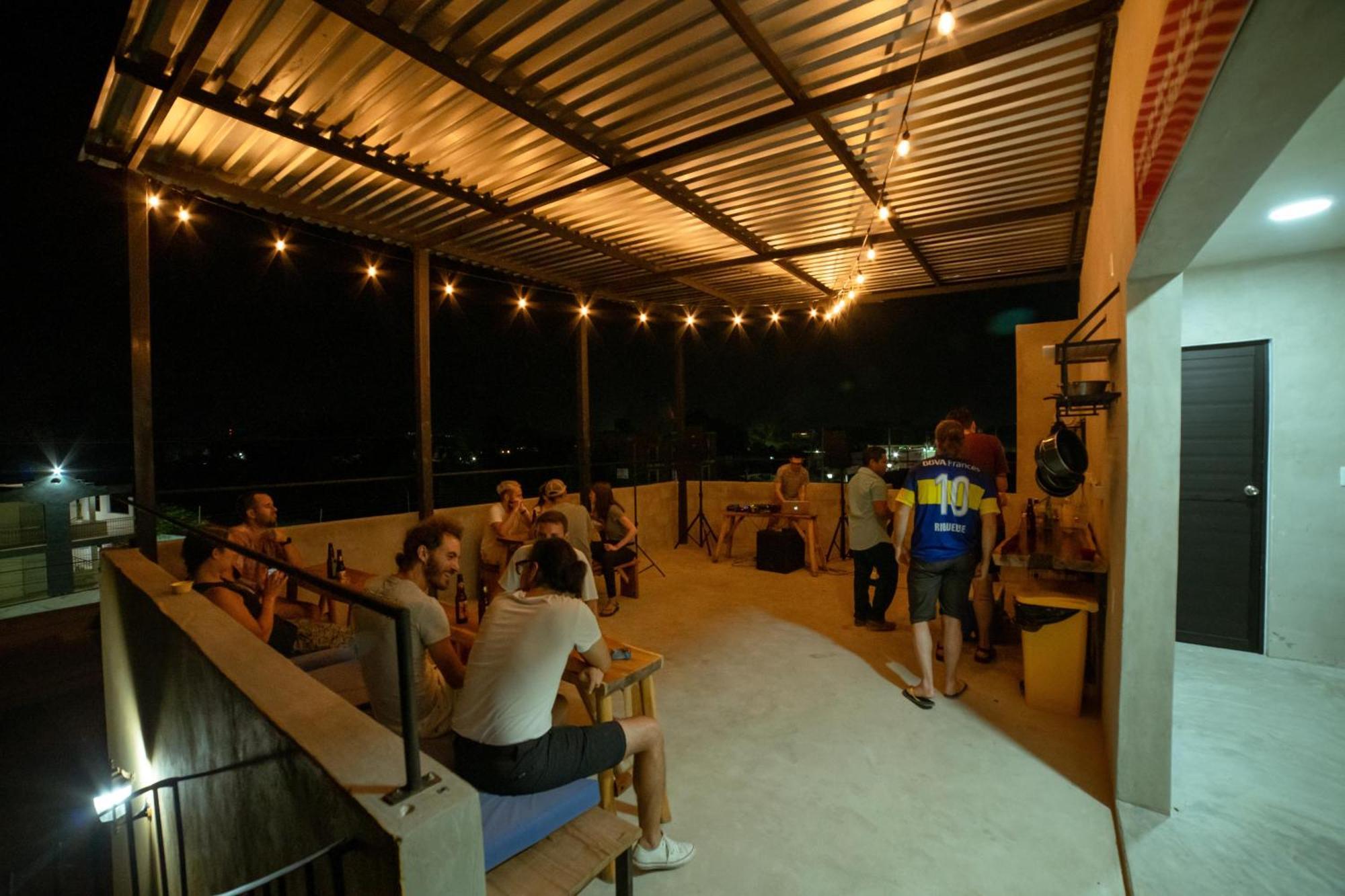 New Friends Hostel & Bar Adults Only 바야돌리드 외부 사진